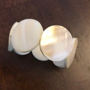 NWOT large round stretchy MOP bracelet